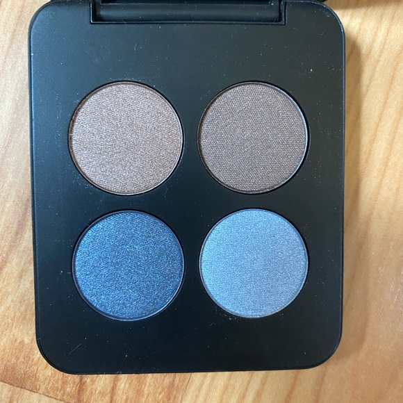 Youngblood pressed eyeshadow quad pallet - Picture 4 of 4